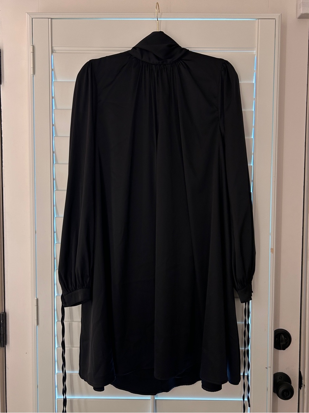 Belle Badgley Mischka Black Satin Mock Neck Shift Dress